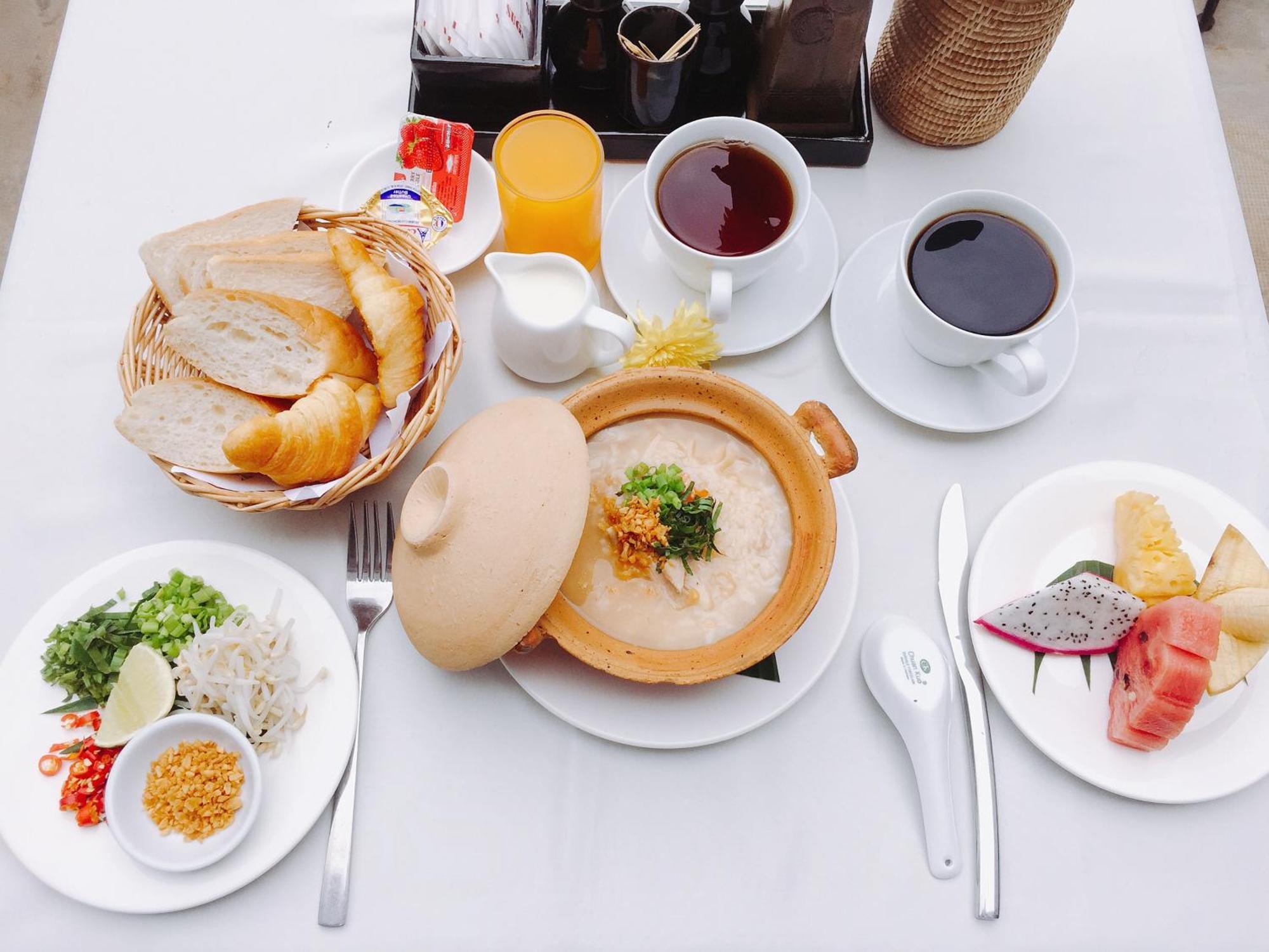 Dusit Khách sạn 4*