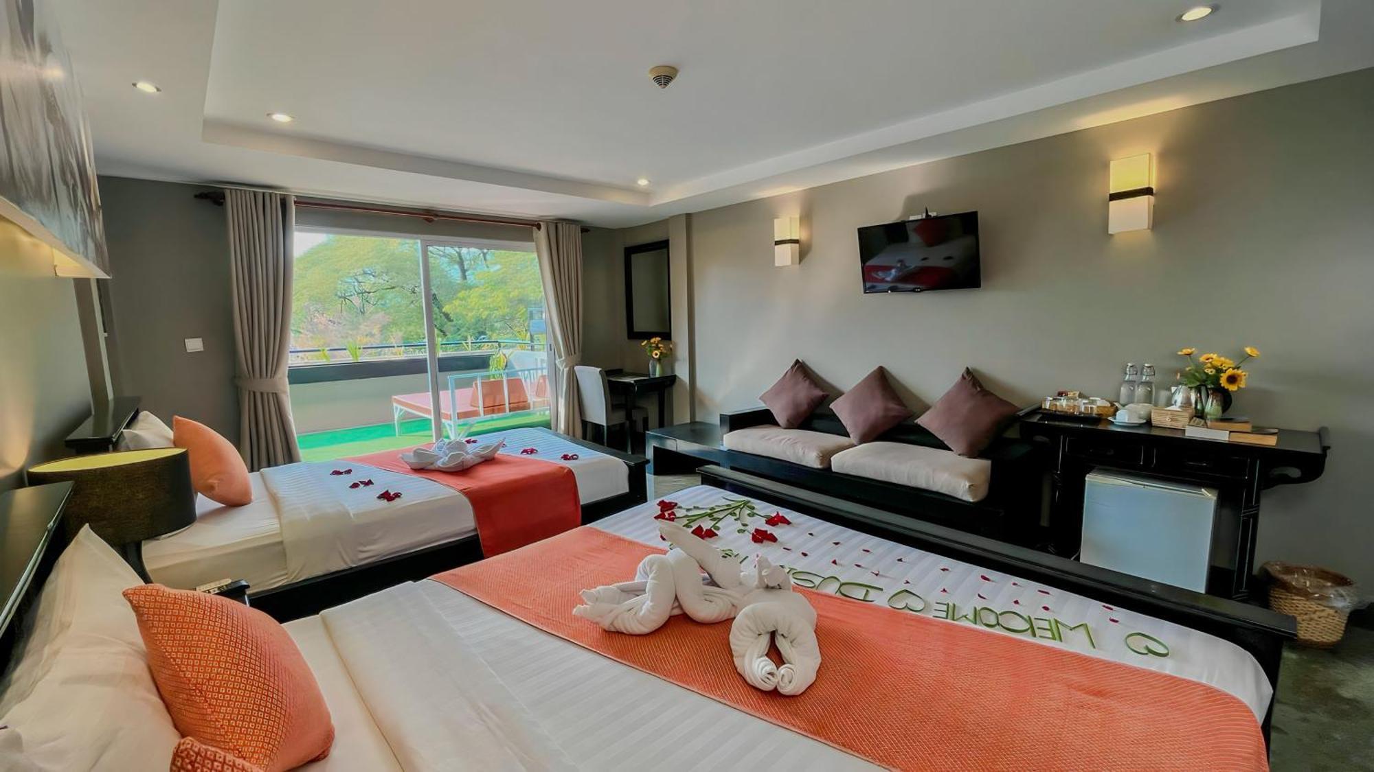 Dusit Khách sạn 4*