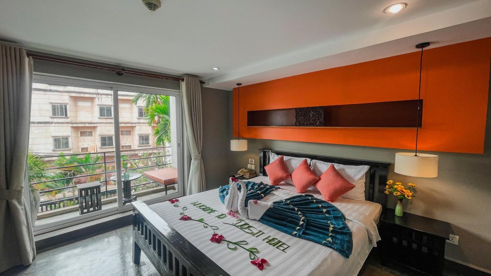 Dusit Khách sạn 4*