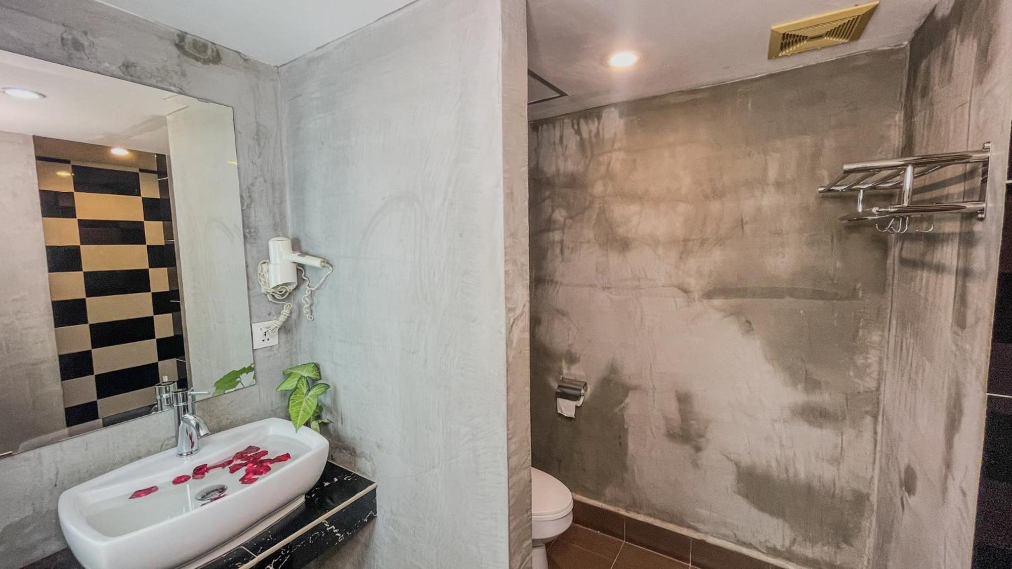Dusit Khách sạn 4*